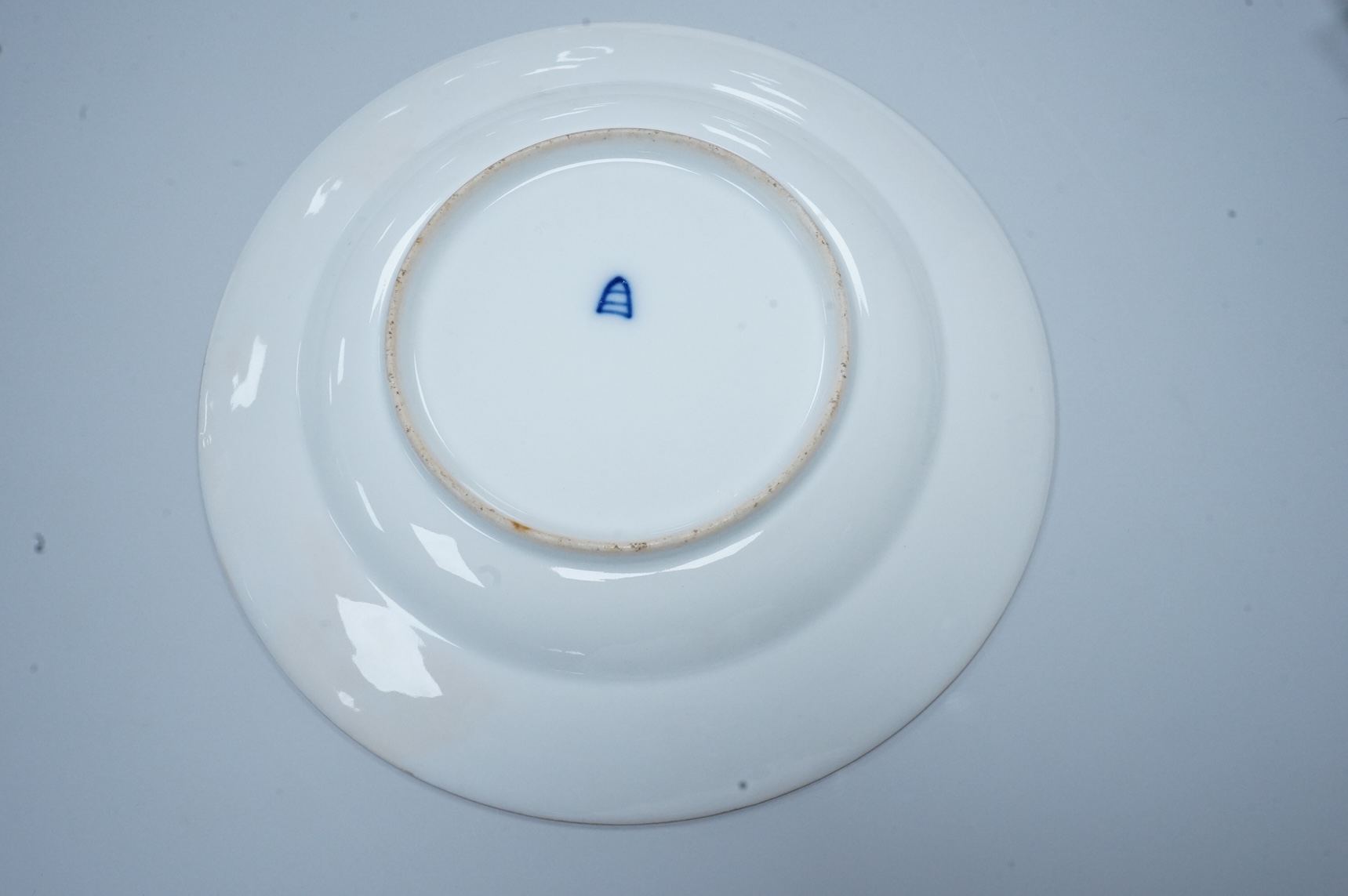 A Vienna style cabinet plate depicting a Prince and courtiers, unsigned, 24cm in diameter
